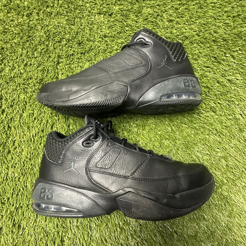 Nike Mens Air‎ Jordan Max Aura 3 Sz 10 Black leather CZ4167-001 Triple Black